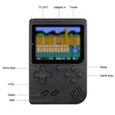 Um console de jogos pequeno portátil vermelho retrô clássico para crianças com carregamento de 400 jogos pode ser conectado à TV